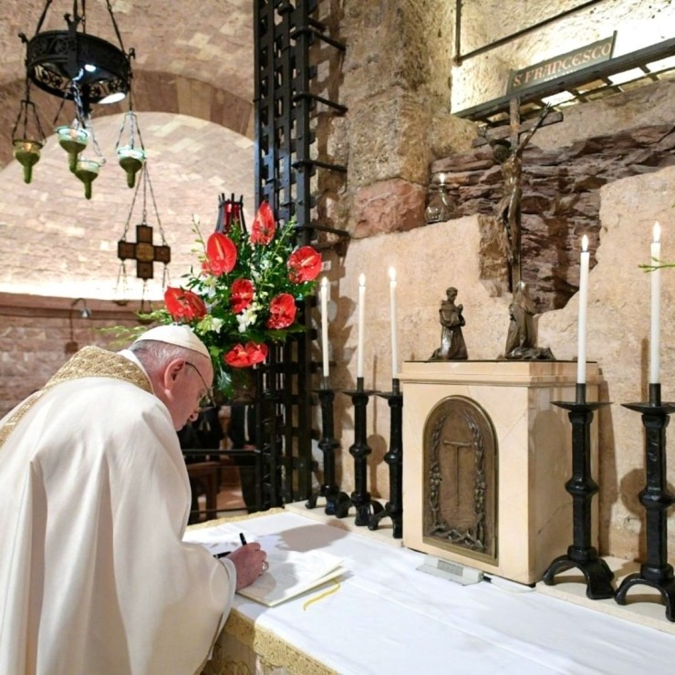 pope201004_03.jpg